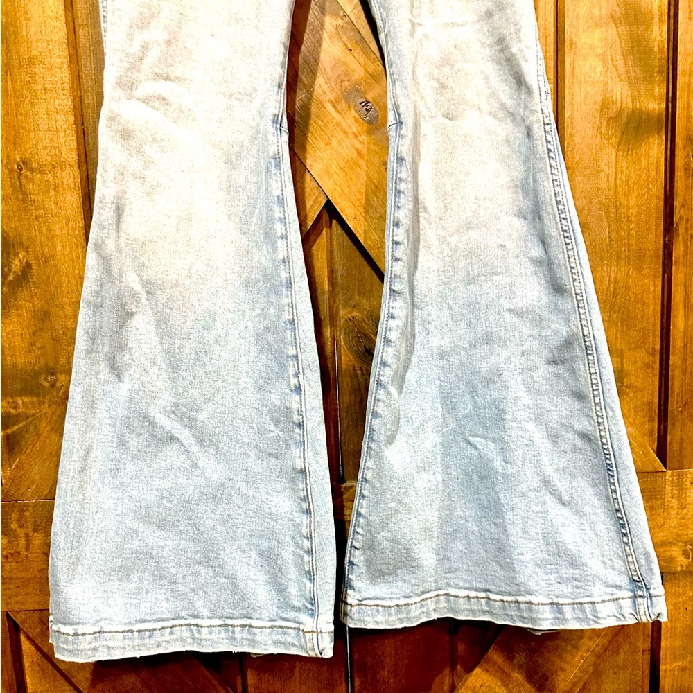 Wrangler Light Blue High-Waist Flare Jeans - Picture 13 of 16